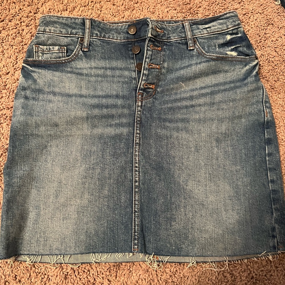Old navy denim skirt size medium (Never worn!)